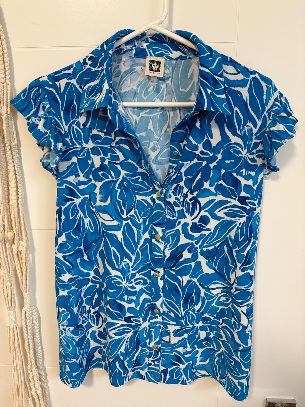 VINTAGE Anne Klein Blue and White Floral Button-Front Blouse